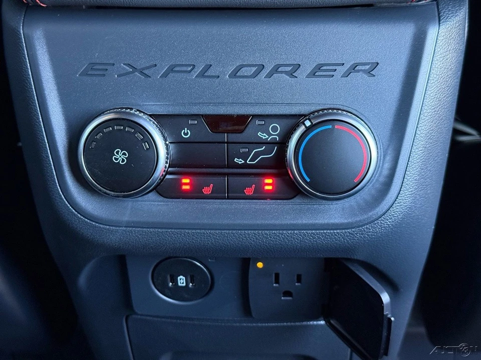 2026 Ford Explorer 6th Gen - Image 18 of 24