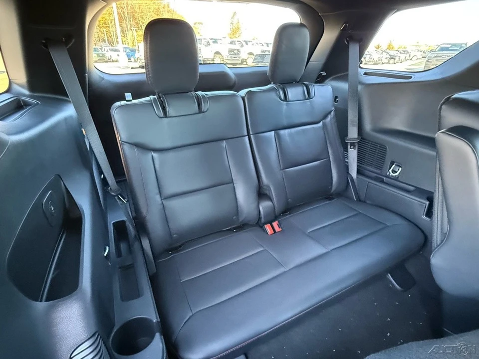 2026 Ford Explorer 6th Gen - Image 17 of 24