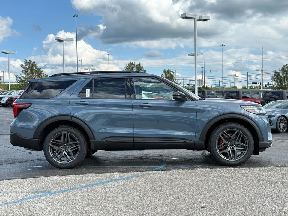 2026 Ford Explorer 6th Gen - Image 6 of 24