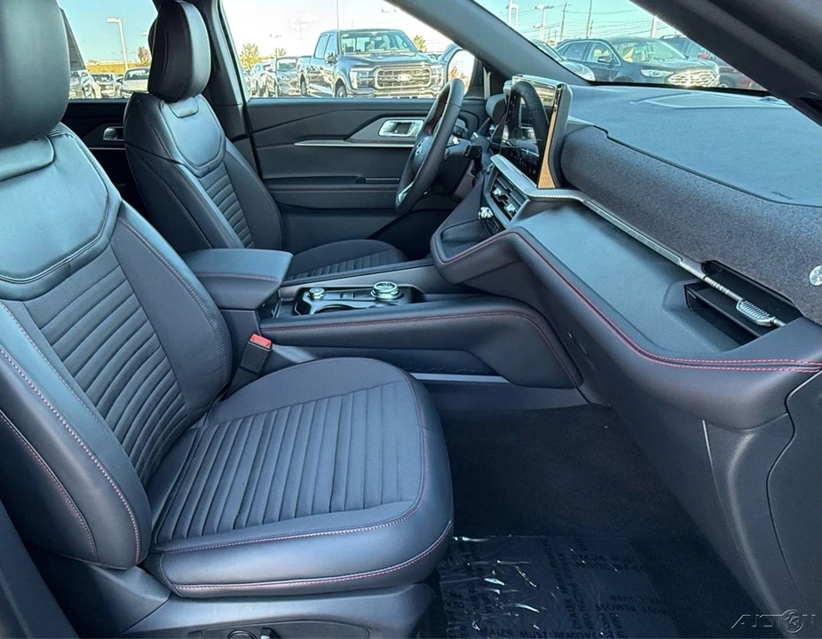 2026 Ford Explorer 6th Gen - Image 22 of 24