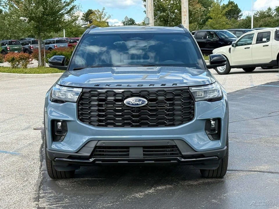 2026 Ford Explorer 6th Gen - Image 9 of 24