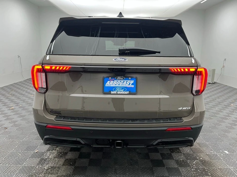 2026 Ford Explorer 6th Gen - Image 9 of 12