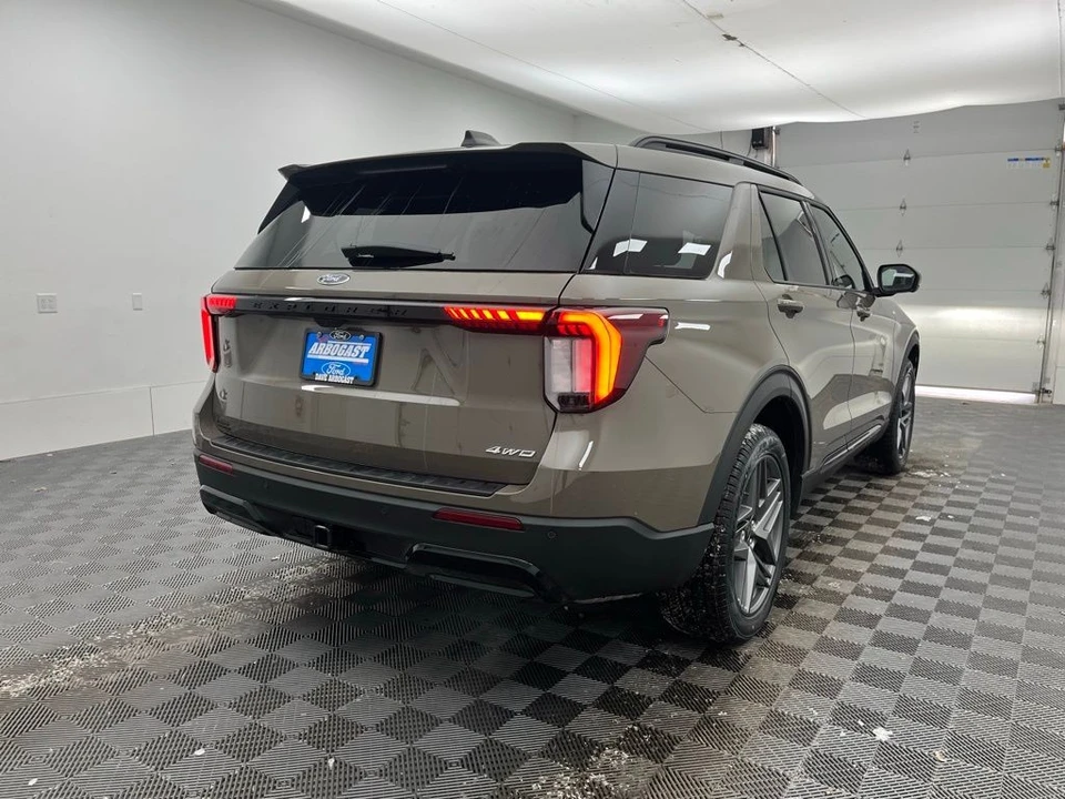 2026 Ford Explorer 6th Gen - Image 8 of 12