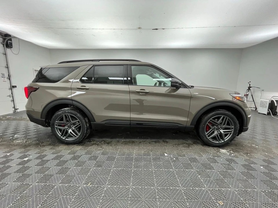 2026 Ford Explorer 6th Gen - Image 7 of 12