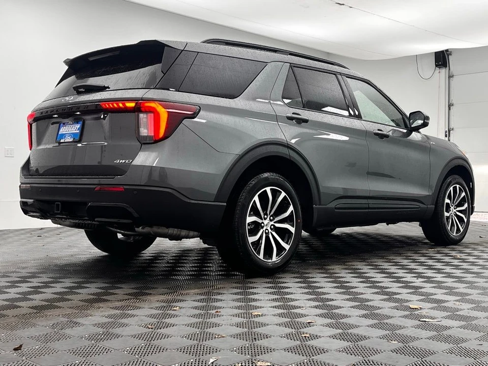 2026 Ford Explorer 6th Gen - Image 9 of 12