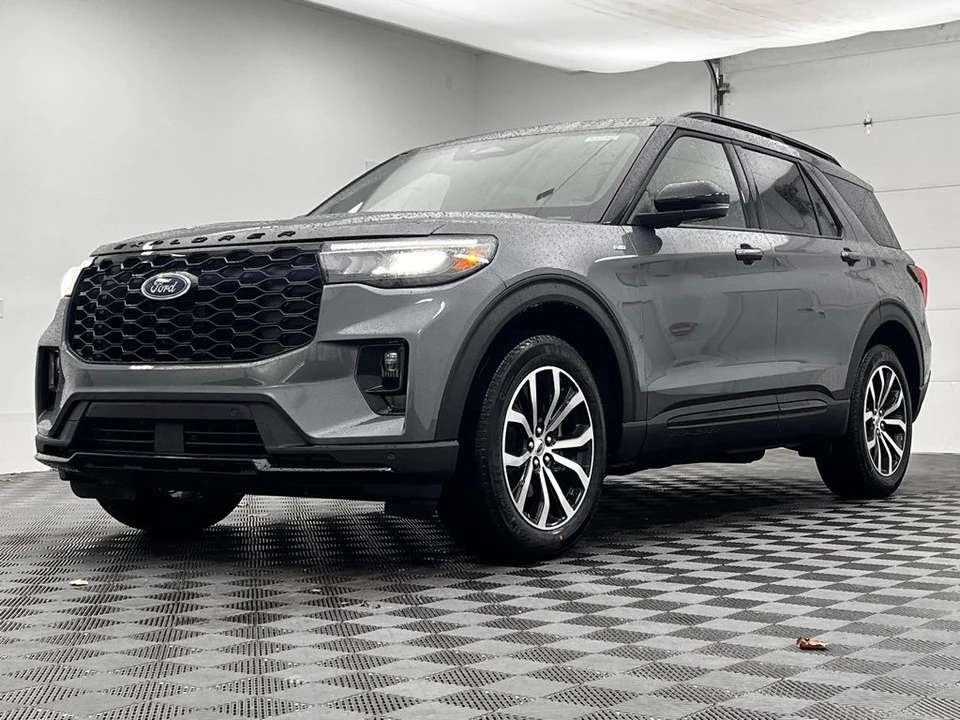 2026 Ford Explorer 6th Gen - Image 11 of 12