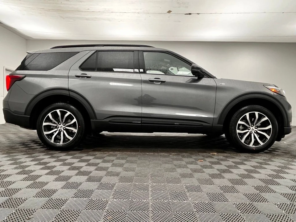 2026 Ford Explorer 6th Gen - Image 6 of 12