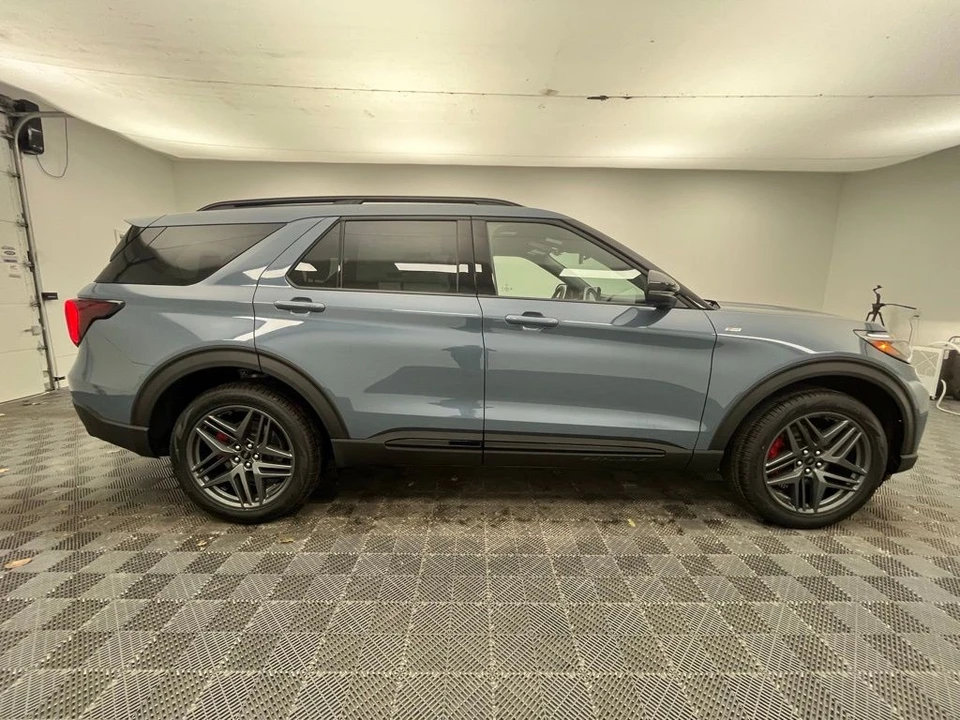 2026 Ford Explorer 6th Gen - Image 8 of 12