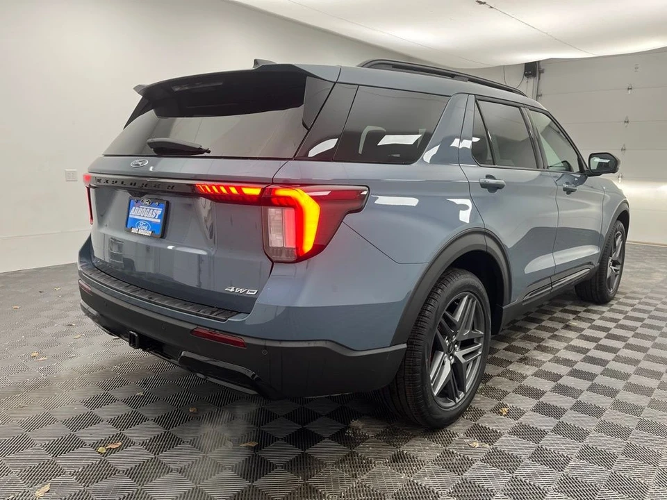 2026 Ford Explorer 6th Gen - Image 9 of 12