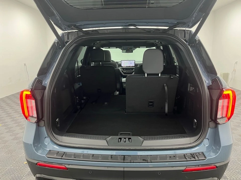 2026 Ford Explorer 6th Gen - Image 11 of 12