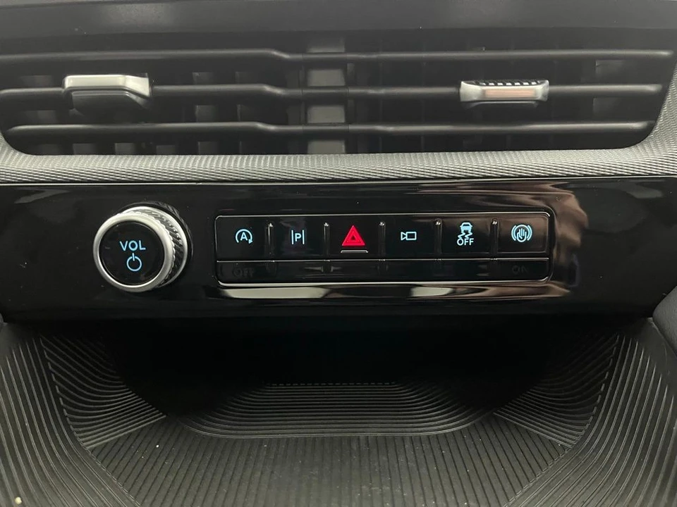 2026 Ford Explorer 6th Gen - Image 7 of 12