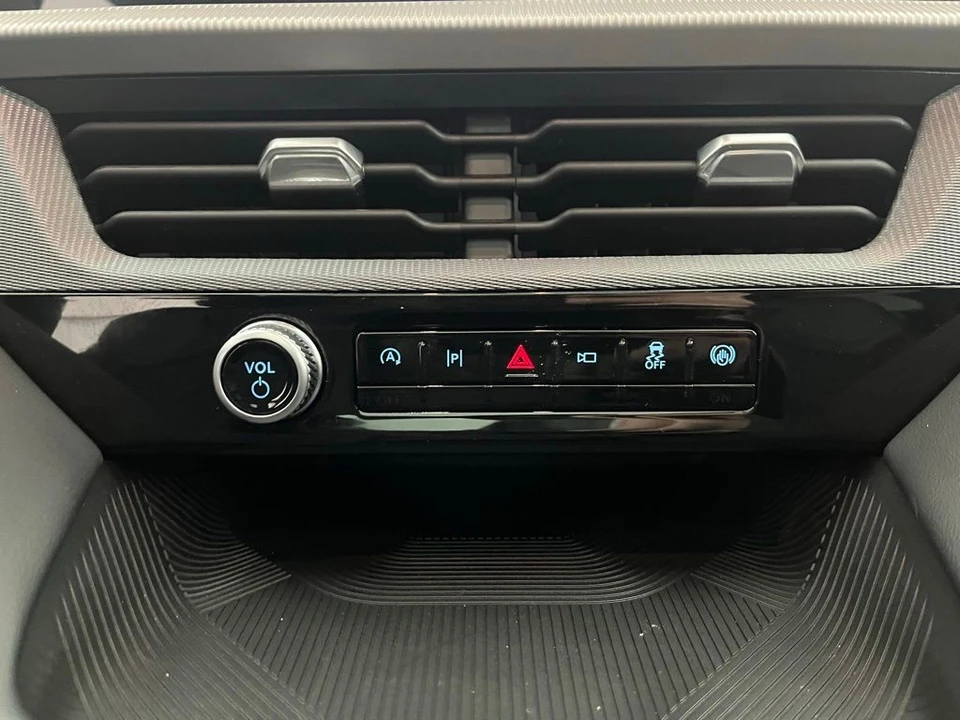 2026 Ford Explorer 6th Gen - Image 6 of 12