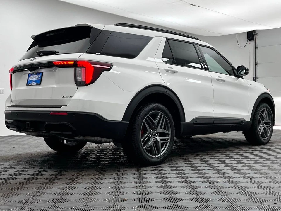 2026 Ford Explorer 6th Gen - Image 8 of 12