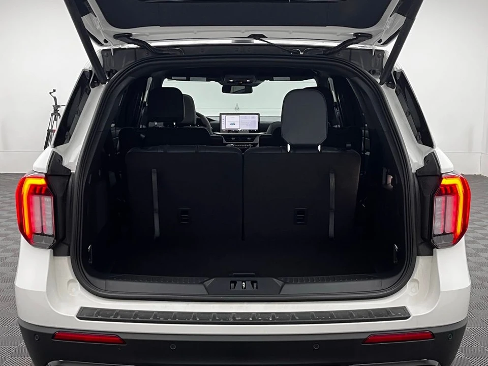 2026 Ford Explorer 6th Gen - Image 10 of 12