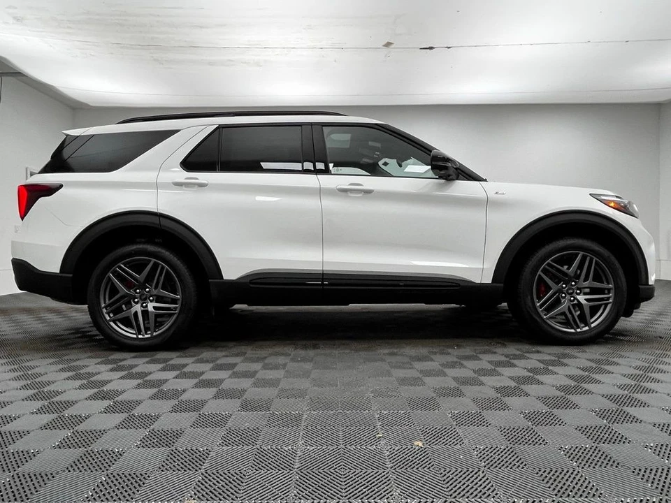 2026 Ford Explorer 6th Gen - Image 7 of 12