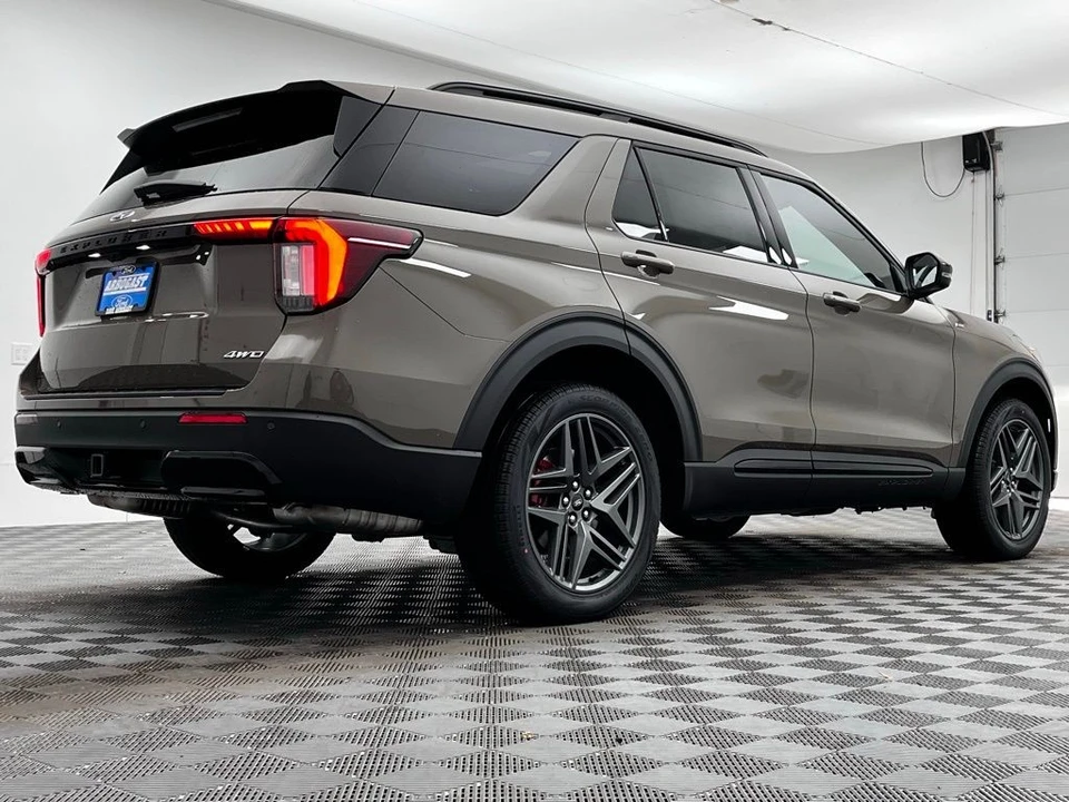 2026 Ford Explorer 6th Gen - Image 8 of 12