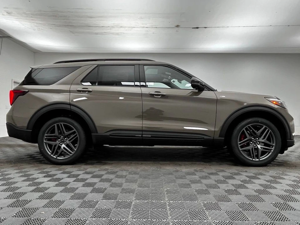 2026 Ford Explorer 6th Gen - Image 7 of 12