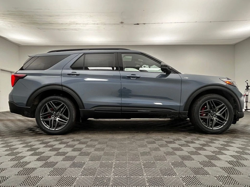 2026 Ford Explorer 6th Gen - Image 7 of 12