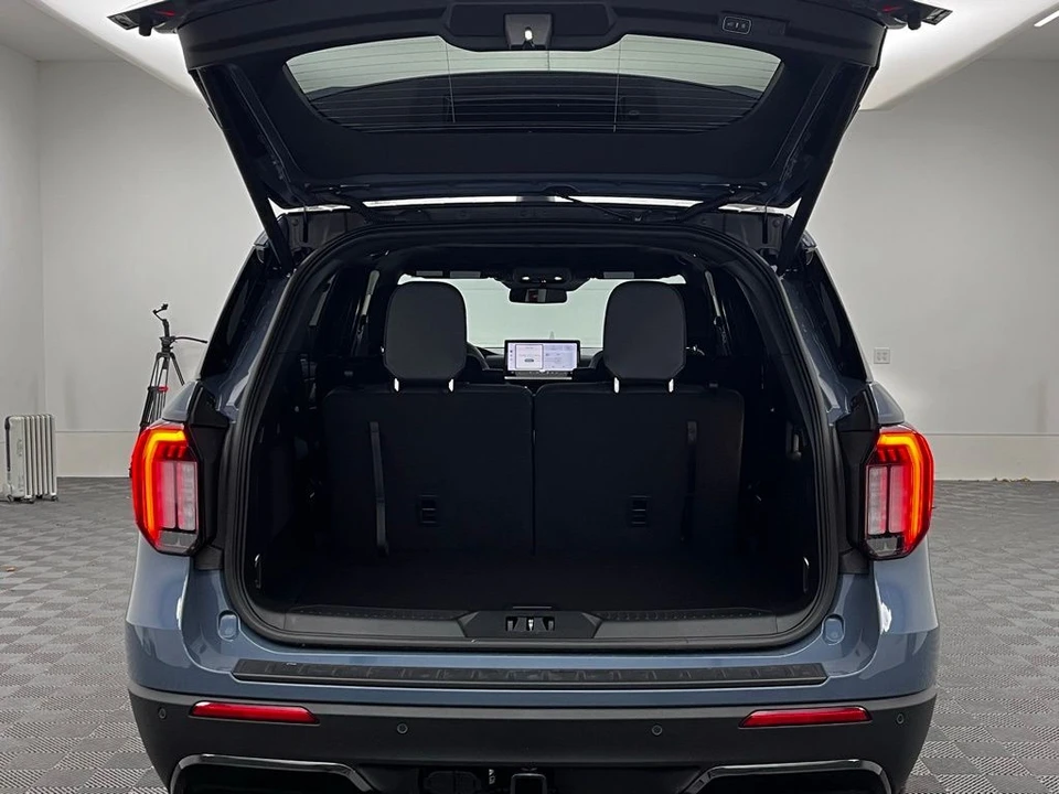 2026 Ford Explorer 6th Gen - Image 10 of 12
