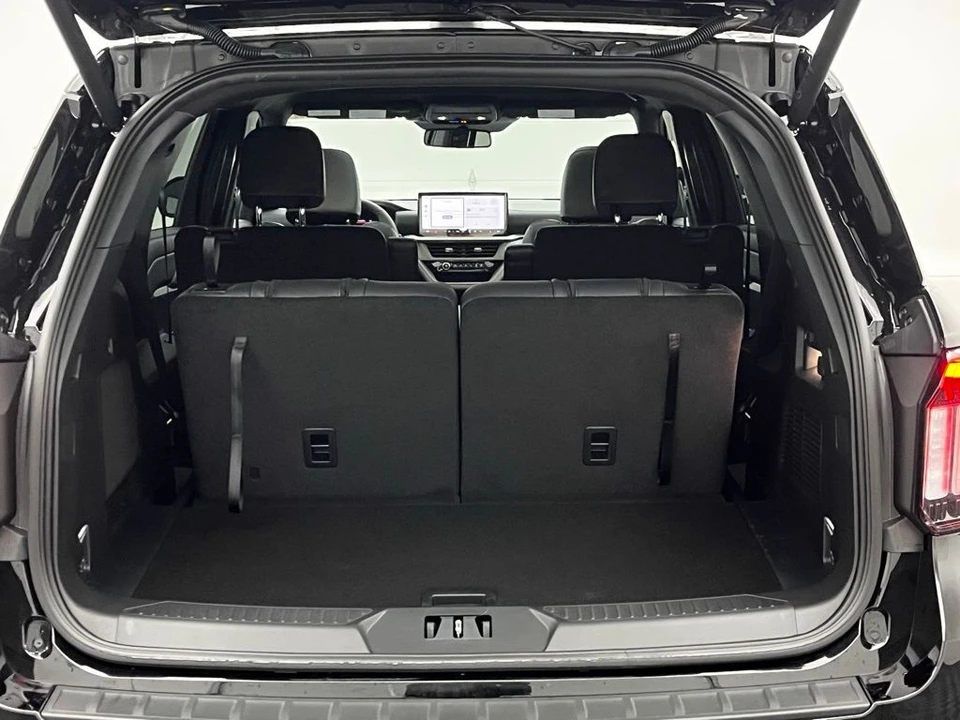 2026 Ford Explorer 6th Gen - Image 10 of 12