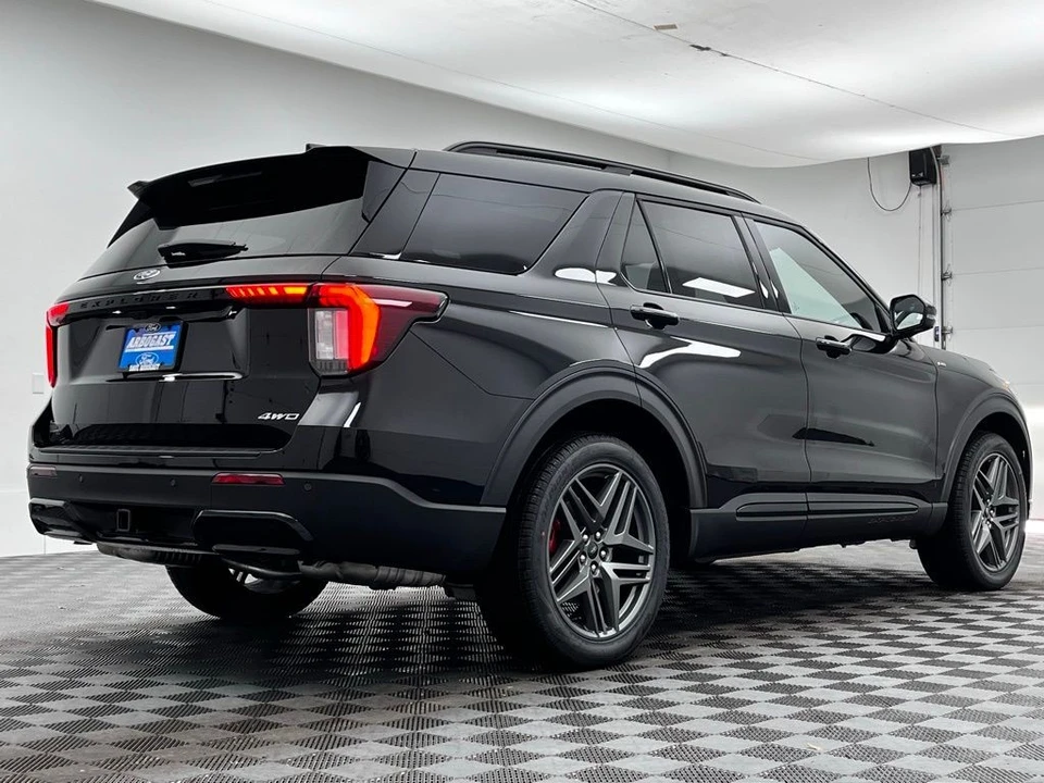 2026 Ford Explorer 6th Gen - Image 8 of 12
