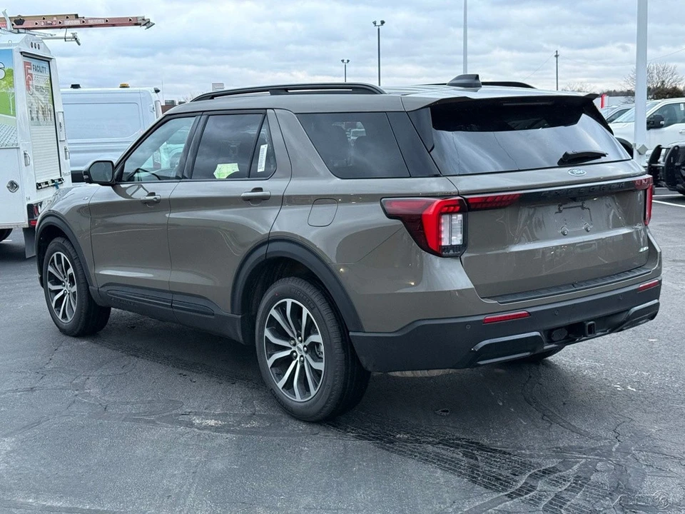 2026 Ford Explorer 6th Gen - Image 3 of 12