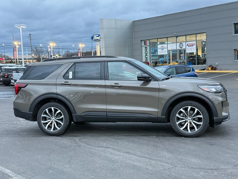 2026 Ford Explorer 6th Gen - Image 7 of 12