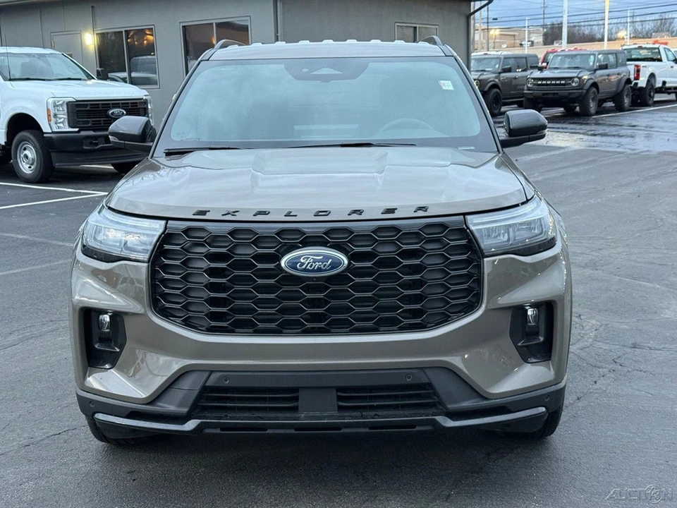 2026 Ford Explorer 6th Gen - Image 10 of 12