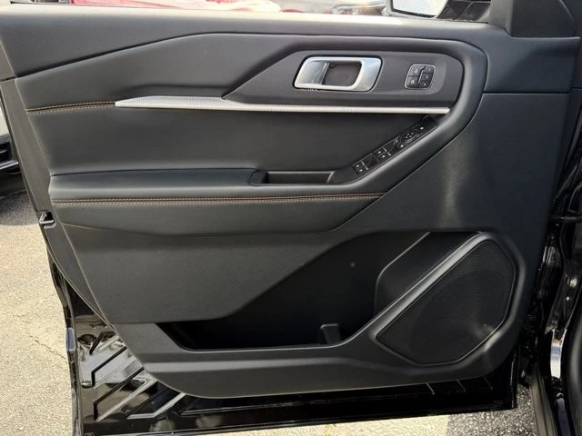 2026 Ford Explorer 6th Gen - Image 14 of 31
