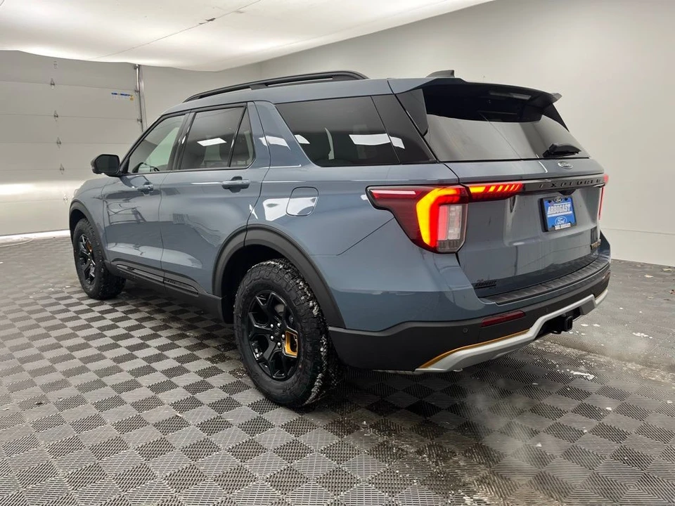 2026 Ford Explorer 6th Gen - Image 11 of 12