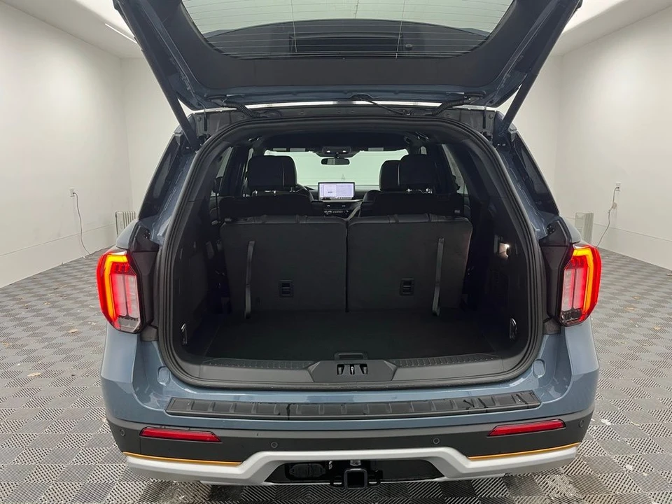 2026 Ford Explorer 6th Gen - Image 9 of 12