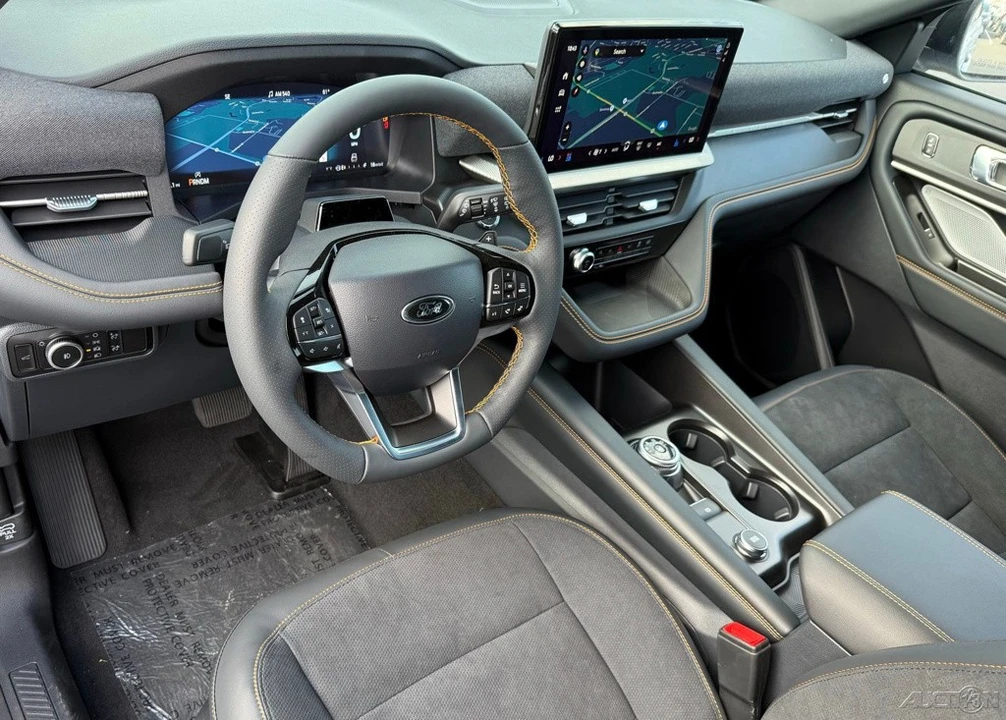 2026 Ford Explorer 6th Gen - Image 11 of 12
