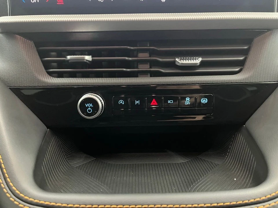 2026 Ford Explorer 6th Gen - Image 4 of 12