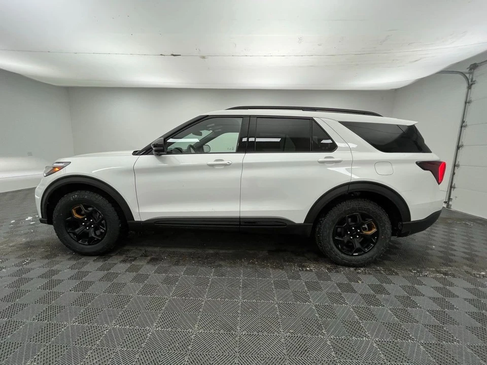 2026 Ford Explorer 6th Gen - Image 10 of 12