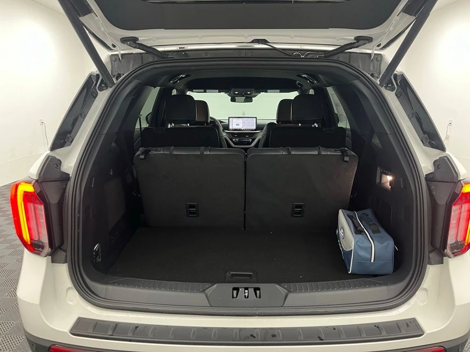 2026 Ford Explorer 6th Gen - Image 9 of 12