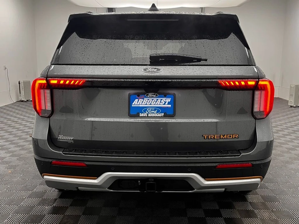 2026 Ford Explorer 6th Gen - Image 11 of 12