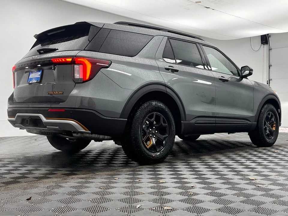 2026 Ford Explorer 6th Gen - Image 8 of 12