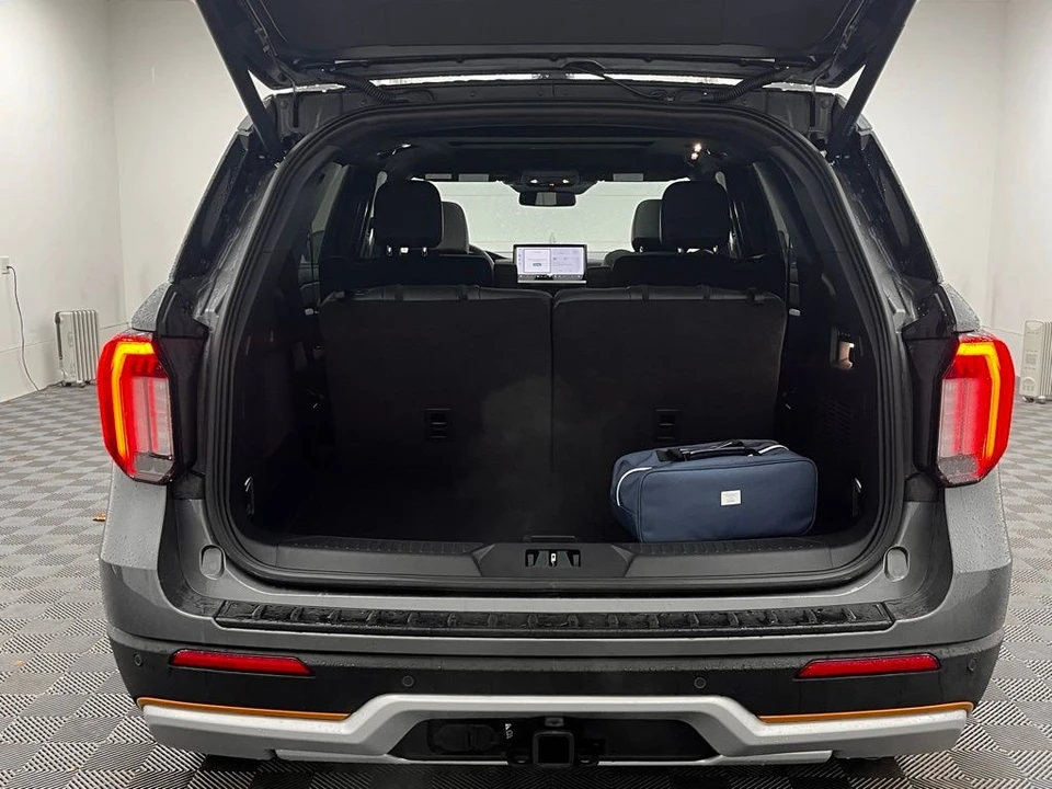 2026 Ford Explorer 6th Gen - Image 10 of 12
