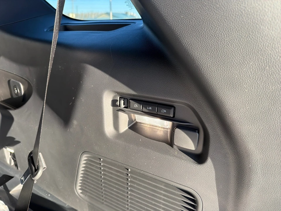2026 Ford Explorer 6th Gen - Image 11 of 15