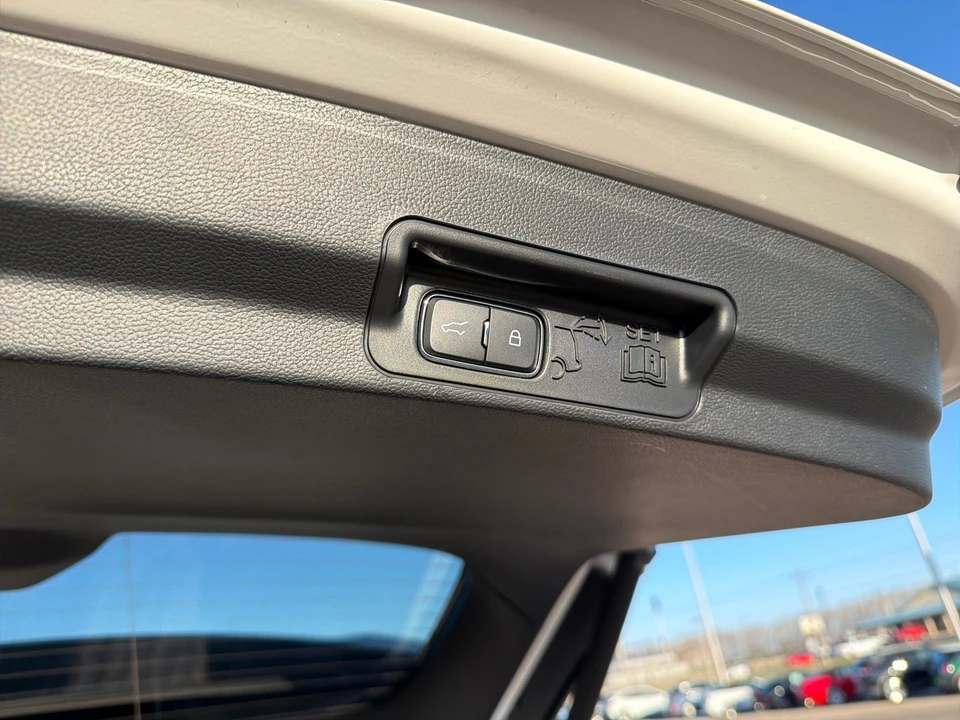 2026 Ford Explorer 6th Gen - Image 12 of 15