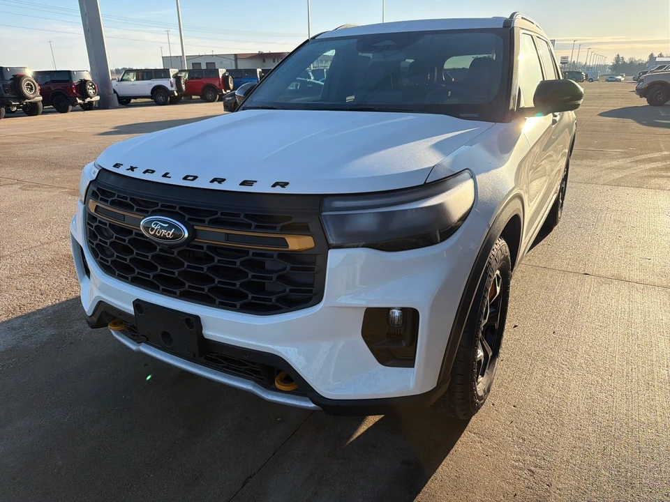 2026 Ford Explorer 6th Gen - Image 4 of 15