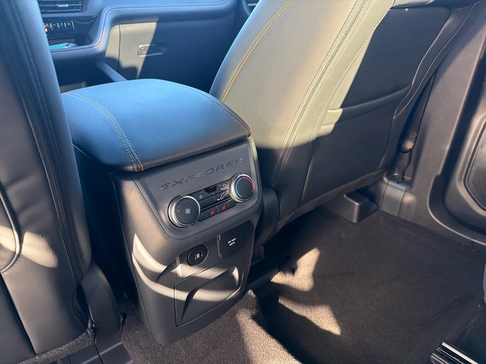 2026 Ford Explorer 6th Gen - Image 14 of 15