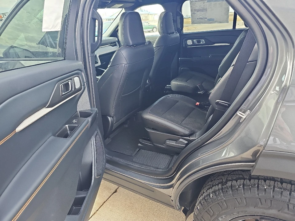 2026 Ford Explorer 6th Gen - Image 14 of 21