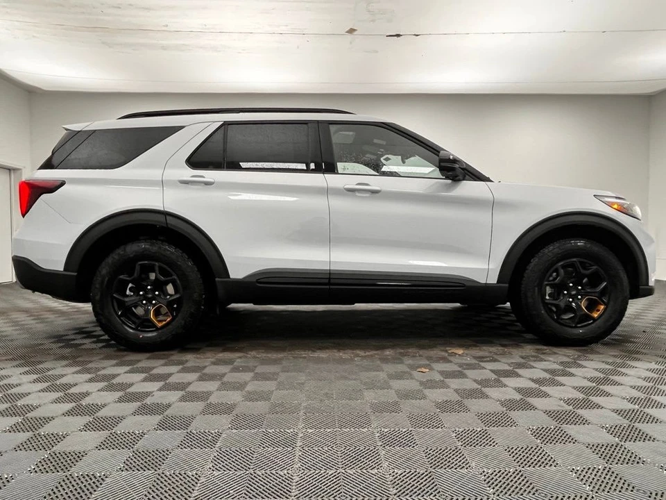 2026 Ford Explorer 6th Gen - Image 7 of 12