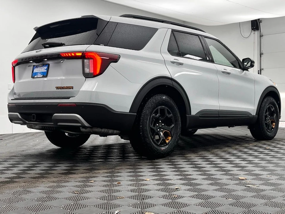 2026 Ford Explorer 6th Gen - Image 8 of 12