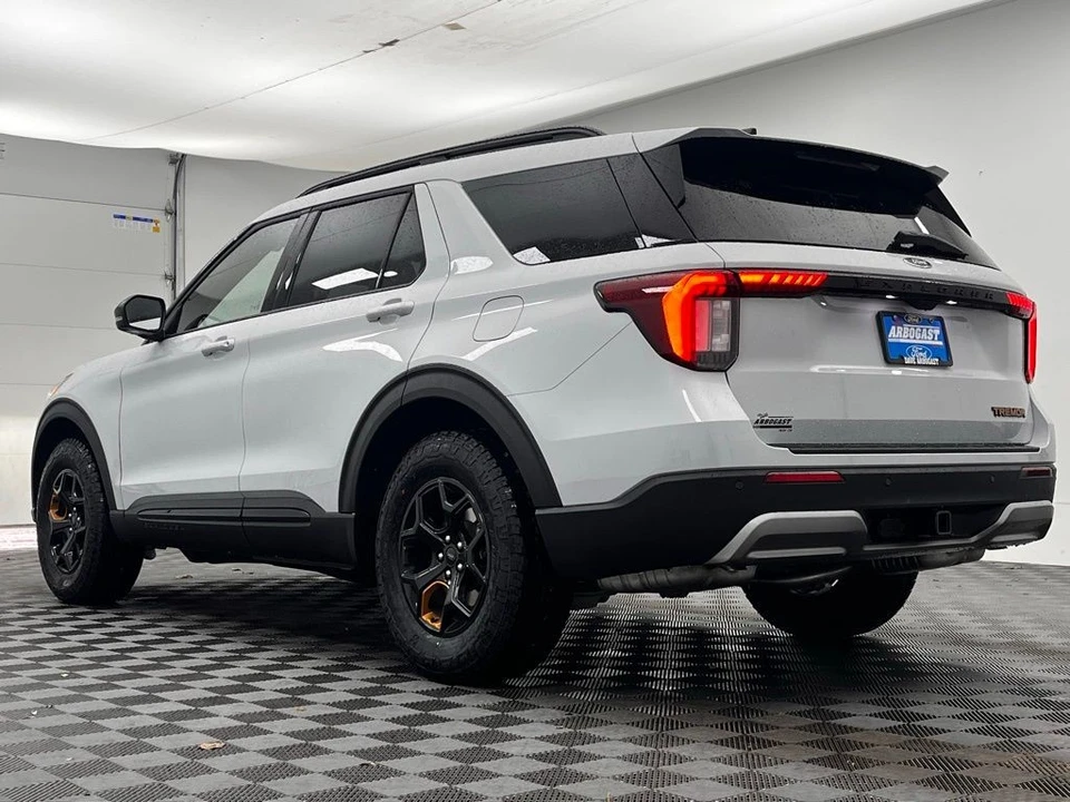2026 Ford Explorer 6th Gen - Image 10 of 12