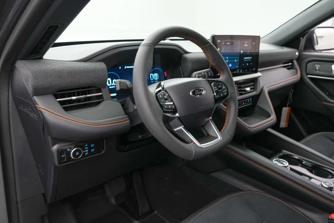 2026 Ford Explorer 6th Gen - Image 18 of 21