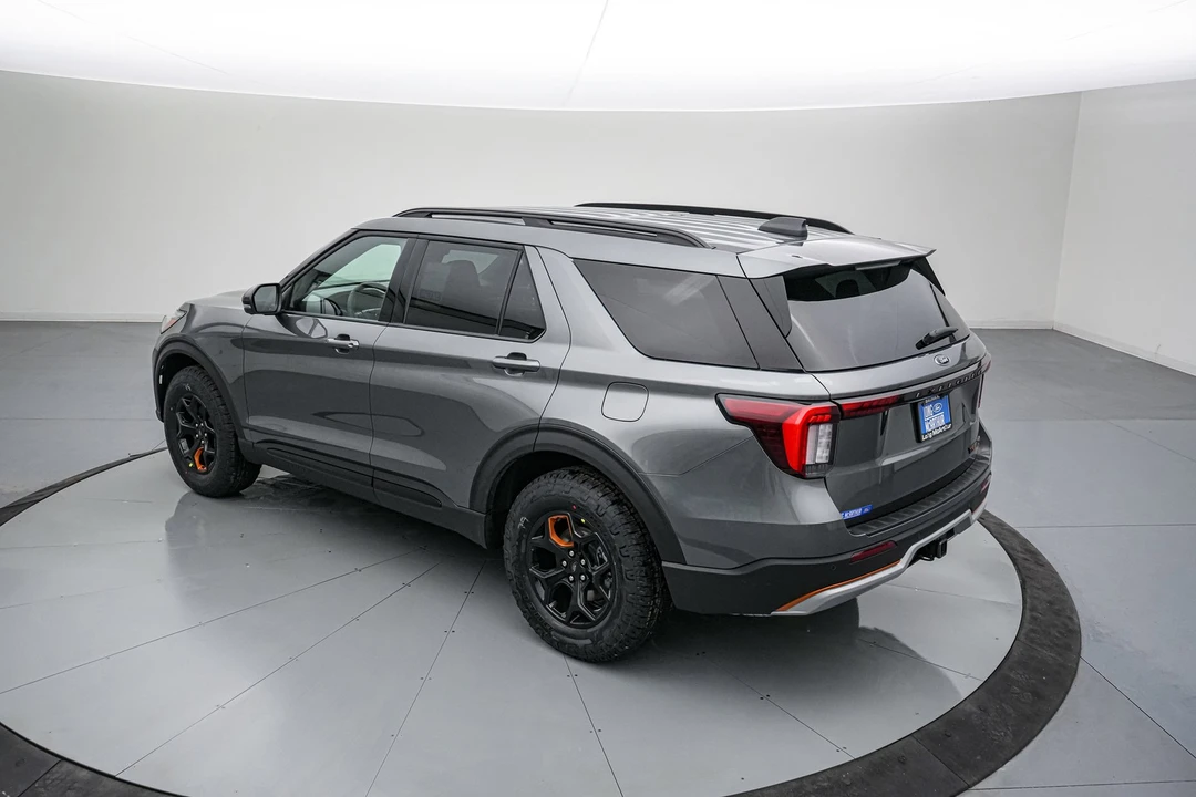 2026 Ford Explorer 6th Gen - Image 7 of 21