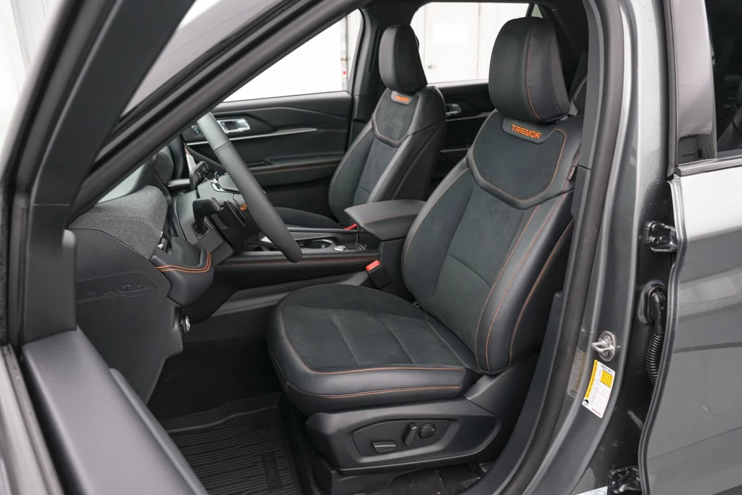 2026 Ford Explorer 6th Gen - Image 17 of 21