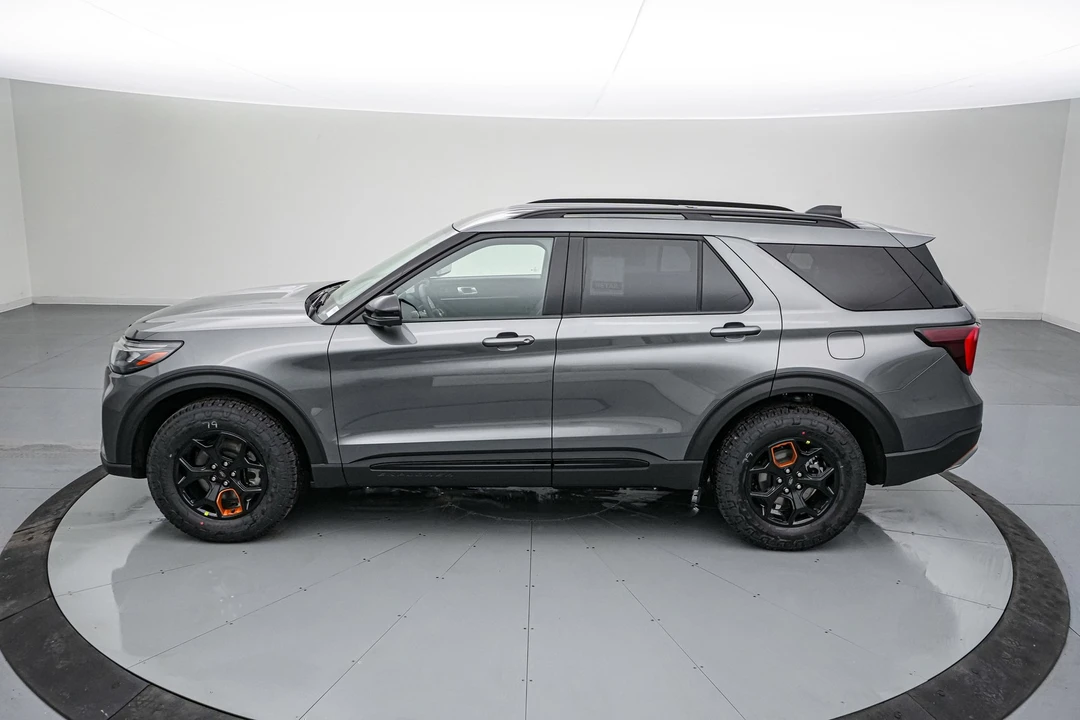 2026 Ford Explorer 6th Gen - Image 8 of 21